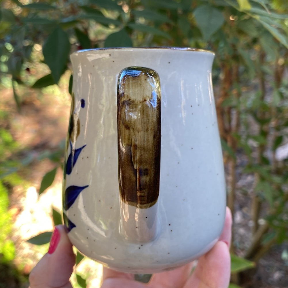 Set of 2 vintage stoneware mugs with floral hand painted designs - Picture 13 of 16